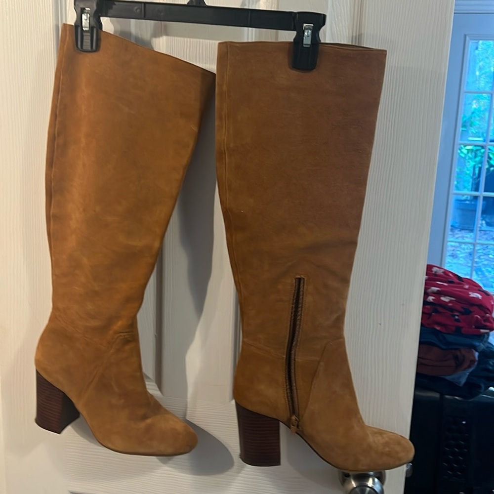 Beautiful Vince Camuto brown leather boots. Size 8.5